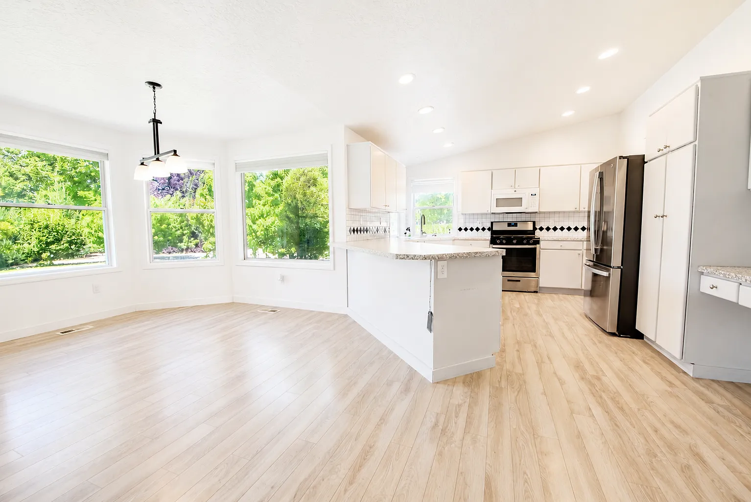 4 bed, 3.0 bath, 2450 sqft, $3,500 — Photo 3