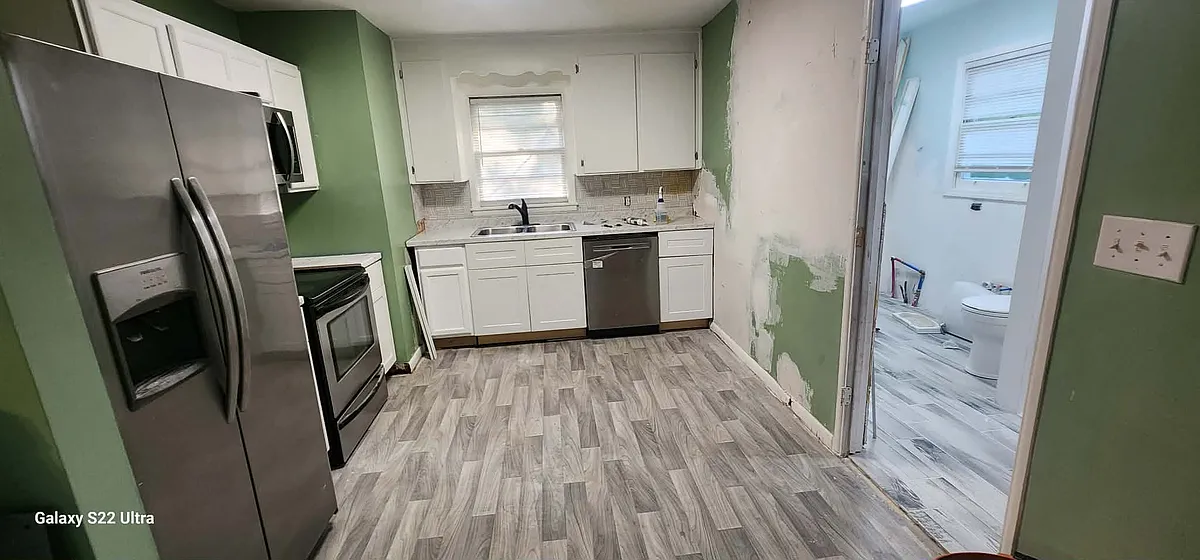 View of new kitchen tile - 807 Meridian St