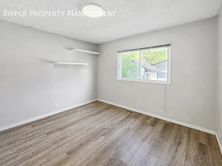 424 32nd Ave NW #UPPER — Photo 14