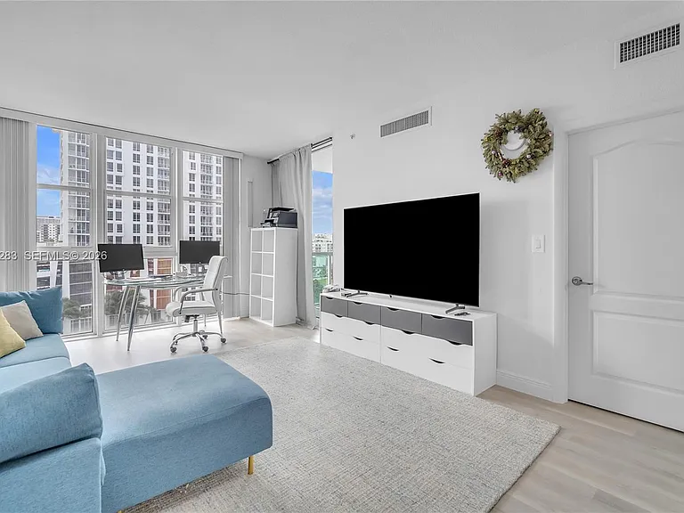 500 NE 29th St #905 — Photo 3