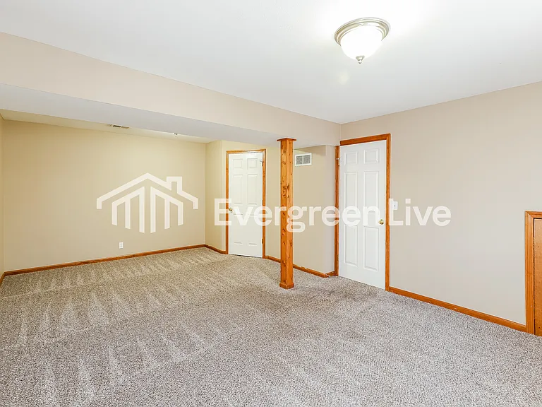 11024 N Kenwood Ave — Photo 13