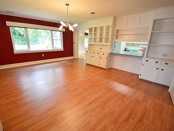 3rd image of 101 Hoomes Cir