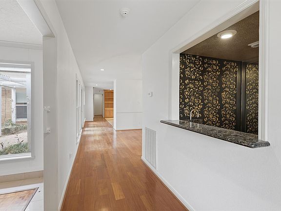 3rd image of 3002 Riata Ln