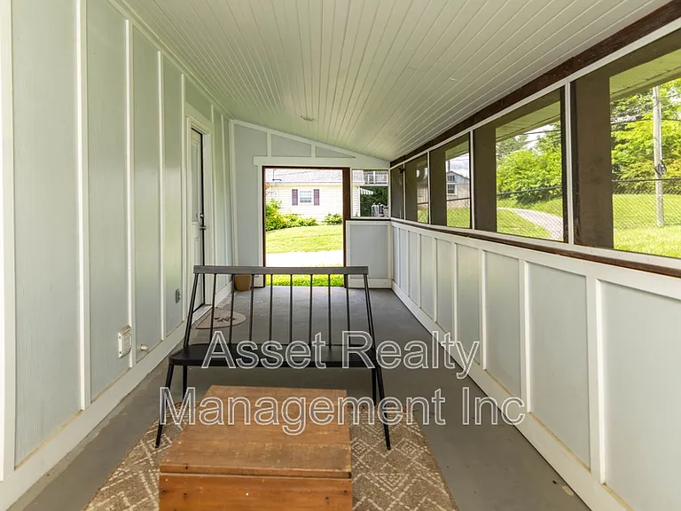 301 E Quincy Ave — Photo 15