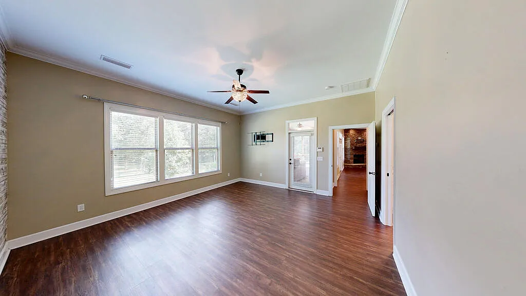 4 bed, 3996 sqft, $3,300 — Photo 2