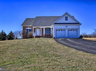562 N McDermott Rd, Fawn Grove, PA 17321