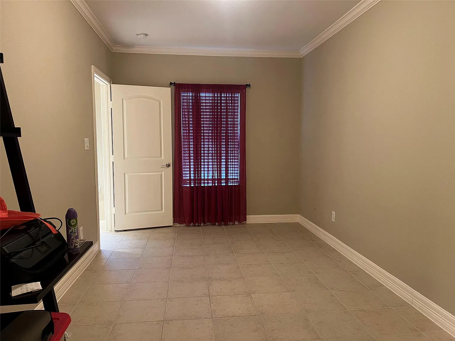 3 bed, 3.5 bath, 2482 sqft, $3,200 — Photo 3