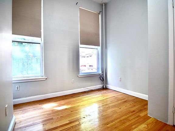 4th image of 163 W 71st St #3RA