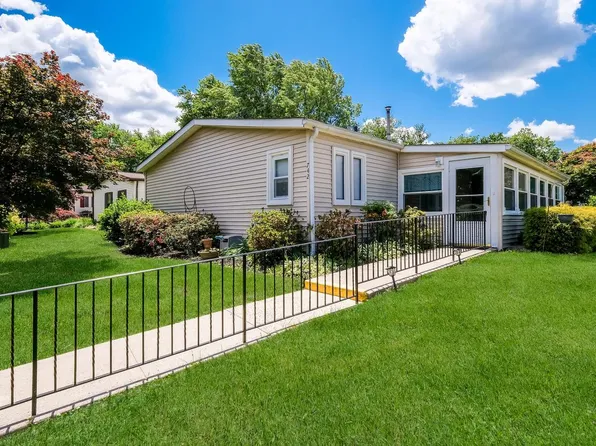 742 Dogwood Dr, North Wales, PA 19454