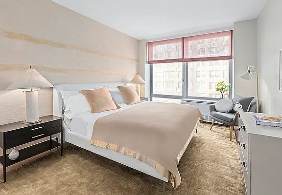 4th image of 212 W 72nd St #7E