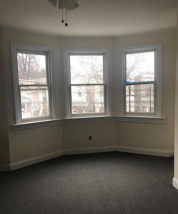 3rd image of 118 E 236th St