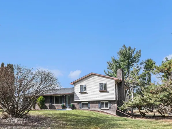 13310 Harper Dr, Chelsea, MI 48118