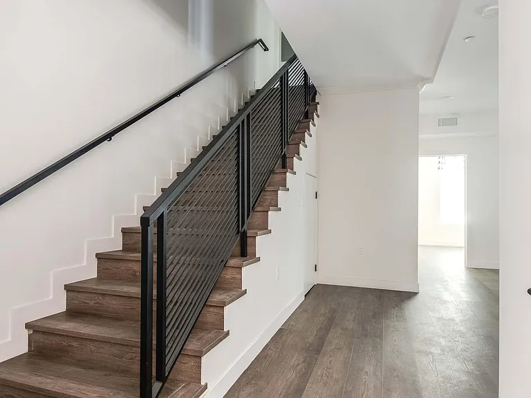 6120 Woodman Ave #101 — Photo 5