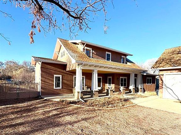 2nd image of 405 Vista Drive