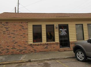 105 N Oak St, Adamsville, TN 38310