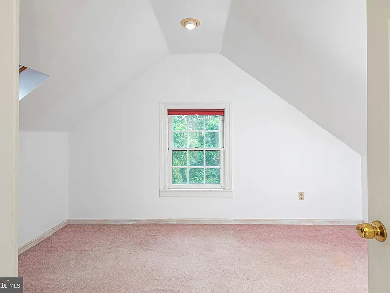 254 Jefferson Rd — Photo 32