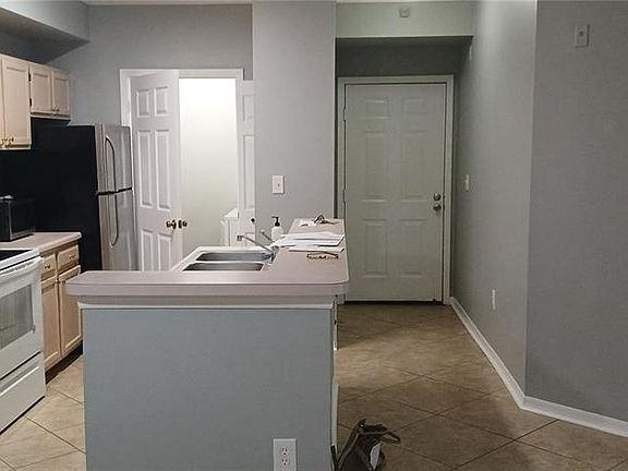 3rd image of 5606 Pinnacle Heights Cir APT 306