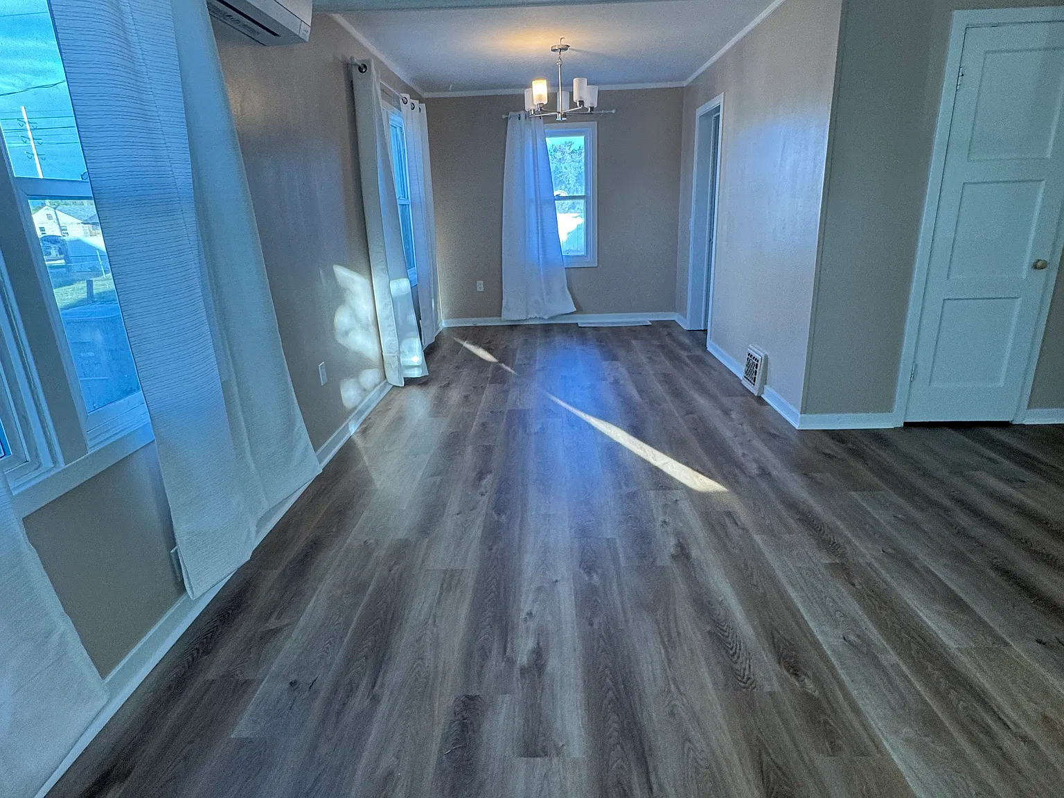 3 bed, 2100 sqft, $1,950 — Photo 4