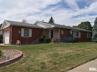 2 Permac Rd, Jacksonville, IL 62650