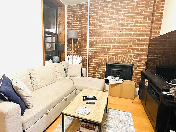 2nd image of 171 W 83rd St APT 4B