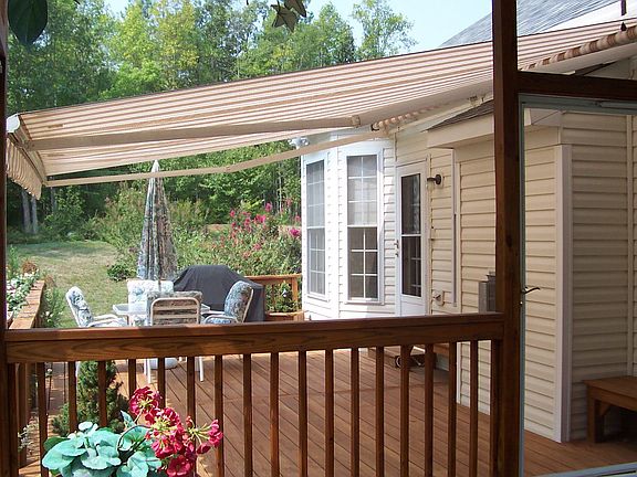 Rear Deck with Retractable Awning