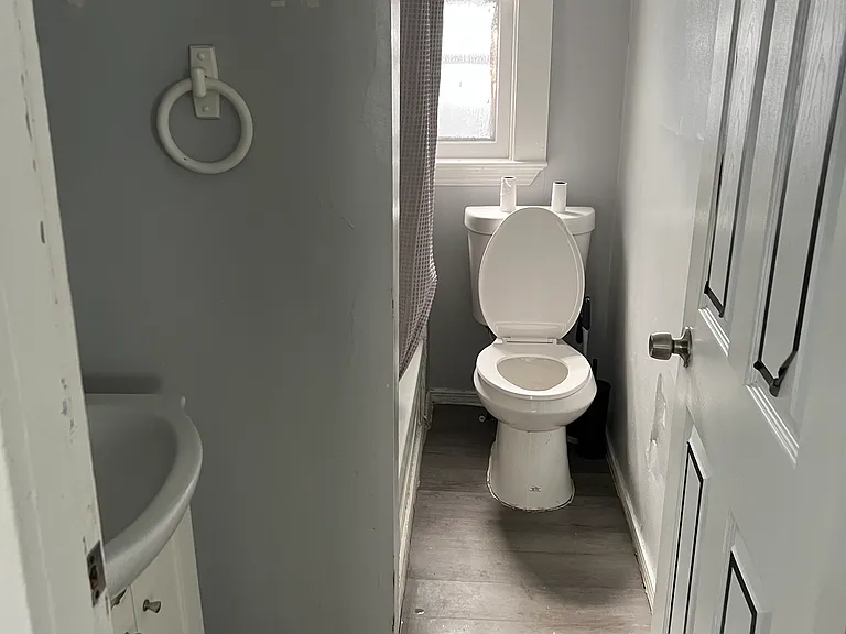 233 Hamilton St — Photo 2