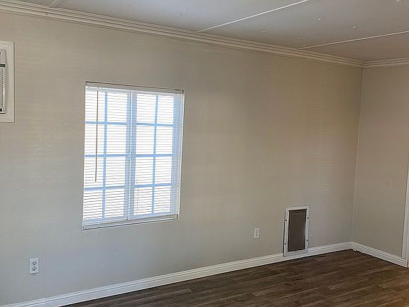 5th image of 626 Mead Ln