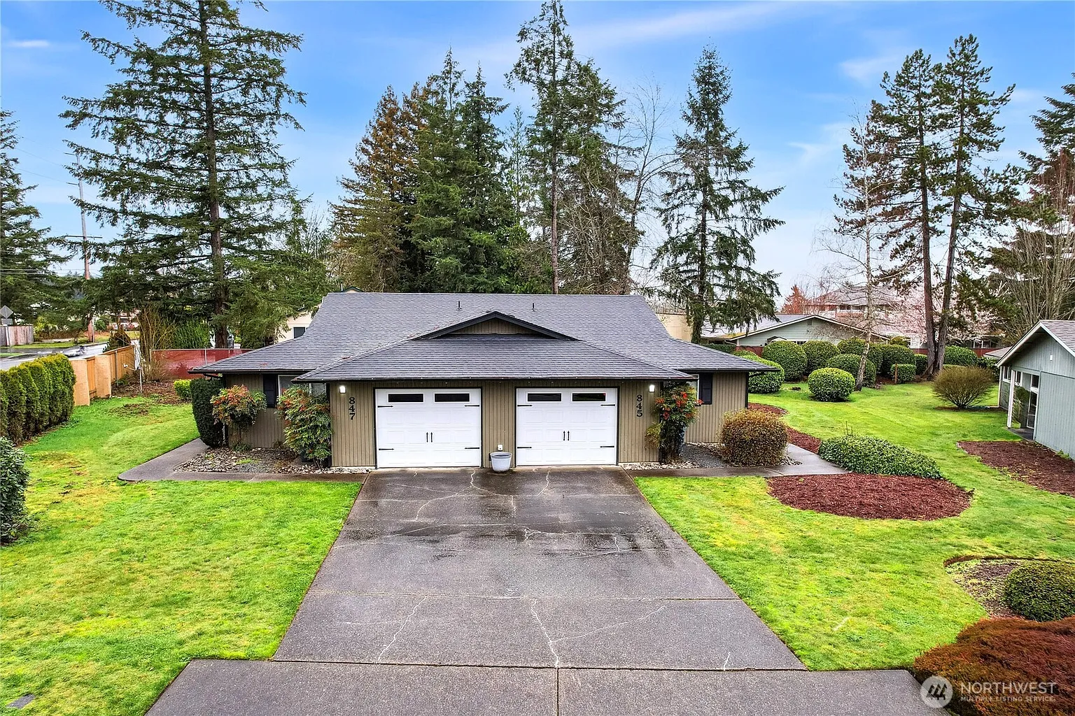 845 847 Soroya Drive SW photo 1