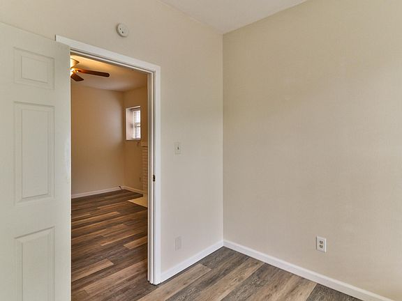 4th image of 5582 Pershing Ave APT 22