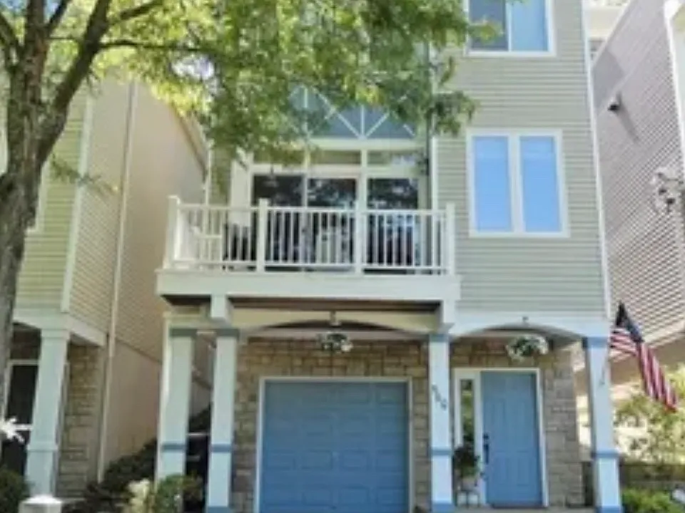 560 Empress Ave