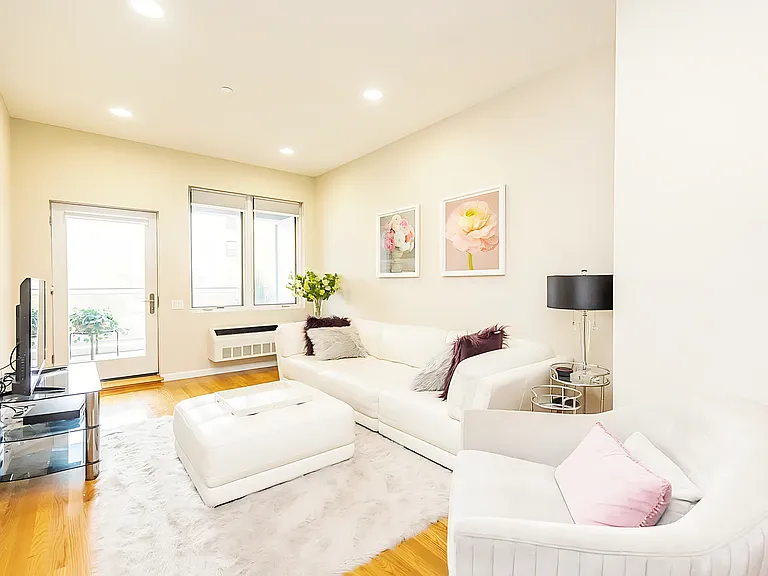 37-34 29th St #4D — Photo 1