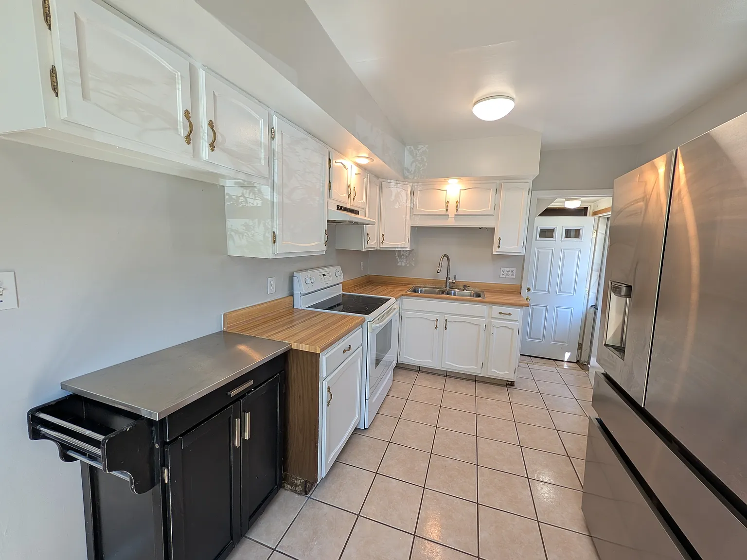 4 bed, 1440 sqft, $2,295 — Photo 2