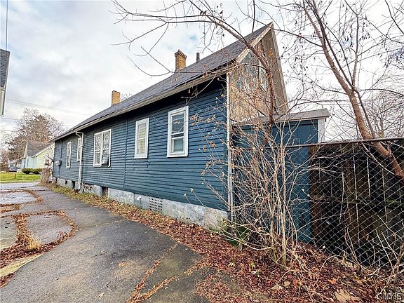 4th image of 377 Alphonse St
