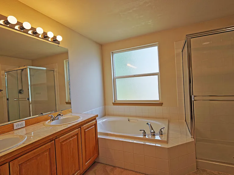 4006 NE 18th St — Photo 27