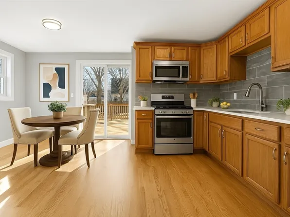 301 Longhill Ave, Somerset, MA 02726