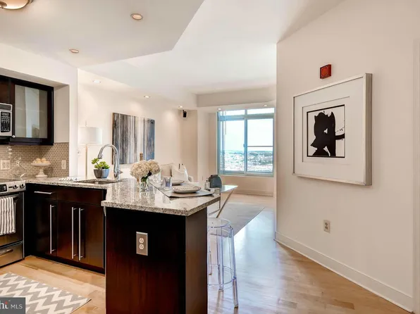 675 President St Unit 1808, Baltimore, MD 21202