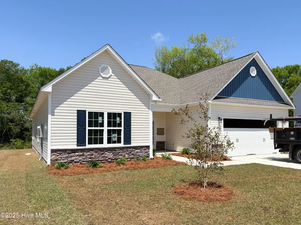 493 Pebble Shore Drive, Sneads Ferry, NC 28460