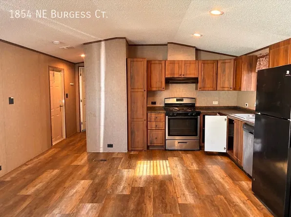 1854 NE Burgess Ct, Topeka, KS 66608