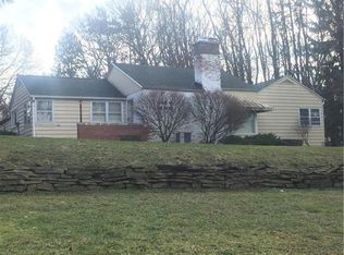 135 Hillcrest Rd, East Aurora, NY 14052