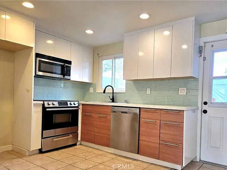 4002 Bryant Ct — Photo 5