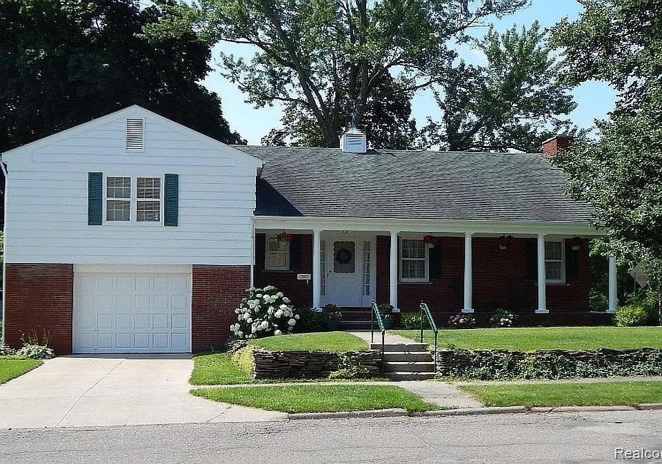 1st image of 101 Cottage St