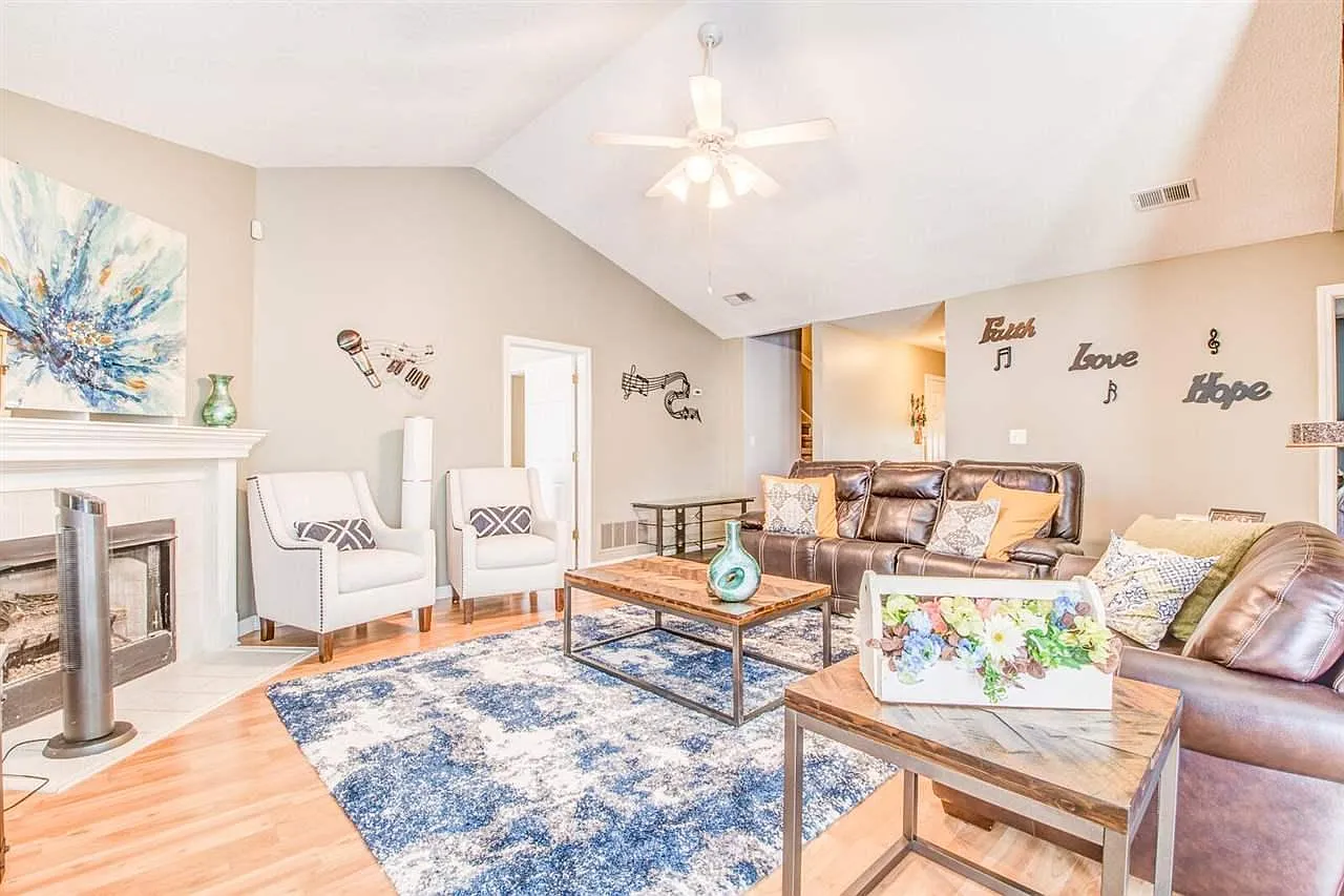 4 bed, 1800 sqft, $2,195 — Photo 3