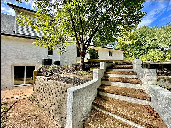 3rd image of 28 Glen Echo Dr