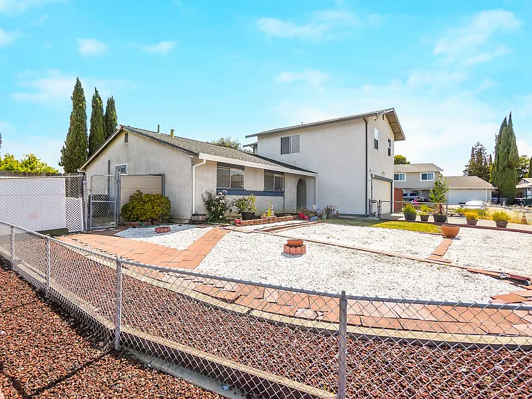 2401 La Salle Ct — Photo 25