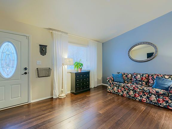 B2 - Living Room 1.jpg