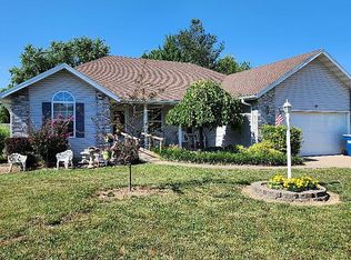 129 E Nola St, Clever, MO 65631