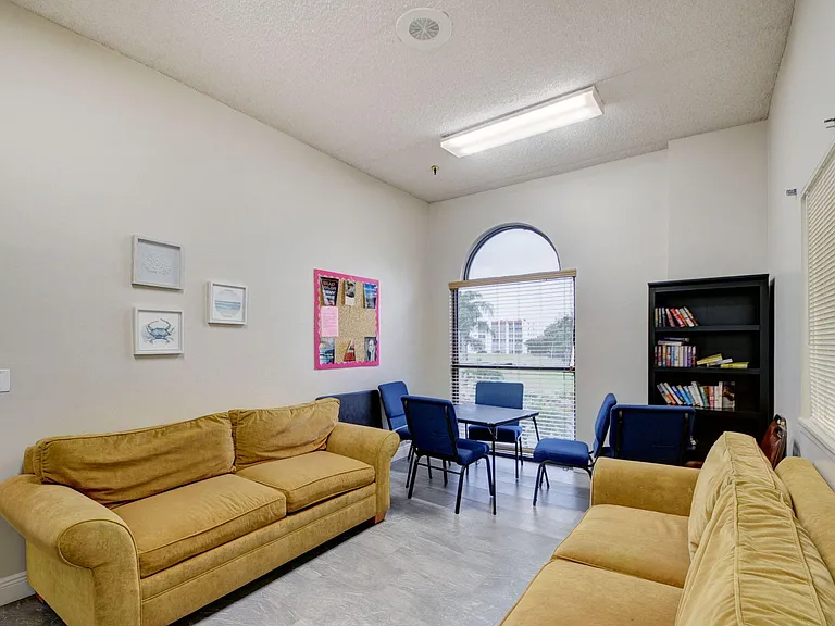 3590 Via Poinciana #202 — Photo 59