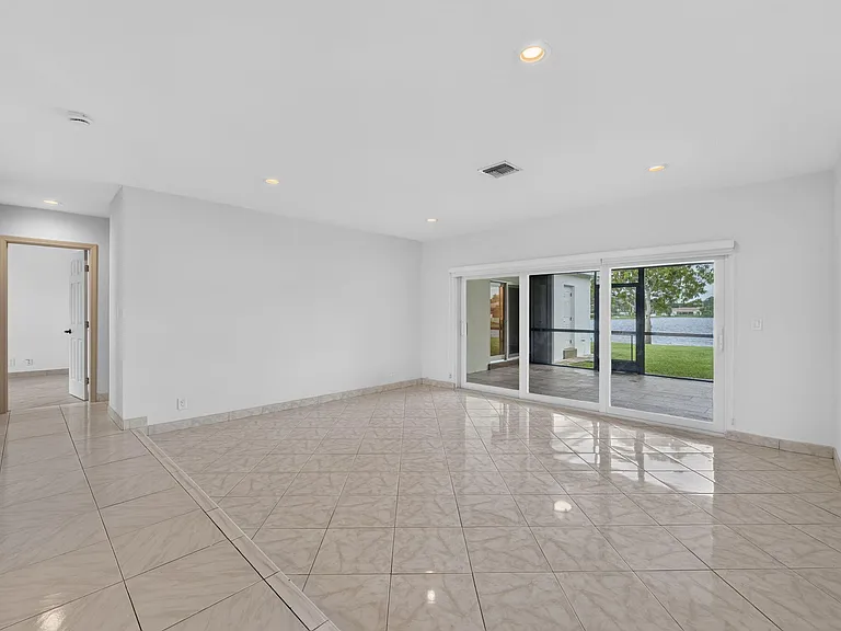 905 NW 133rd Ave — Photo 13
