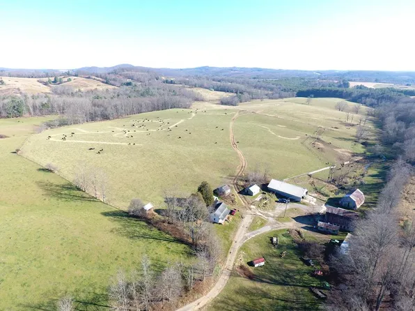 302 Cardinal Cir, Laurel Fork, VA 24352