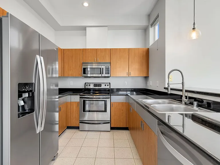 521 7th Ave #406 — Photo 4